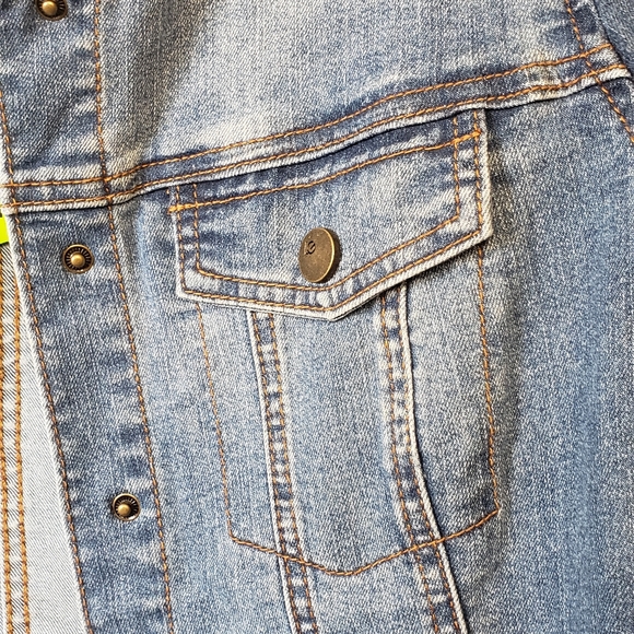 LOGO by Lori Goldstein Denim Jacket with Frayed Edges - Picture 4 of 6